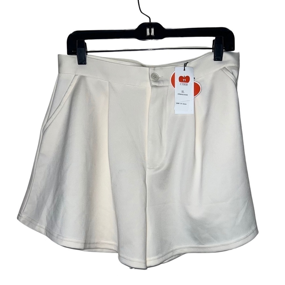 Cider Women’s High Waist Pleated Shorts Size XL